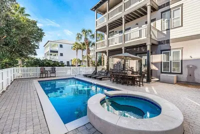 Image de Steps to Beach! Private Pool, Bikes, & Sleeps 18! Pet Friendly!