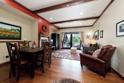 Image de Heart of Downtown Durango - Updated Condo with Views - Ac