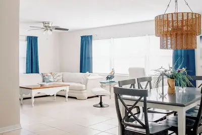 Image de This house is a 3 bedroom(s), 2 bathrooms, located in Hudson, Fl.