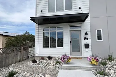 Heales Lakeshore Retreat