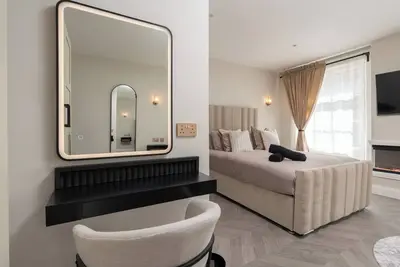 Image de Bold St | Sofa Bed | Fireplace | Heart of the City