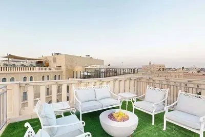 Image de Modern, Bright, Mamilla Gem - Prime Location!