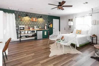 Stylish Casita w/Kitchenette, Workspace & Firepit