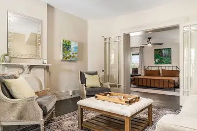 Image de Cozy Suite in downtown Somerset with spa amenities