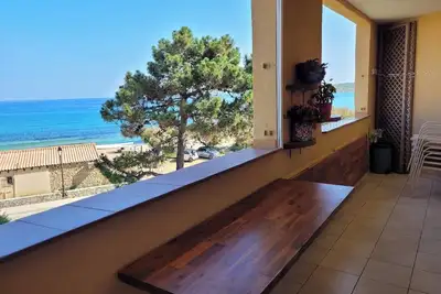 Image de Algajola, la corse  en front de mer, libre du 16 juin au 4 juillet.