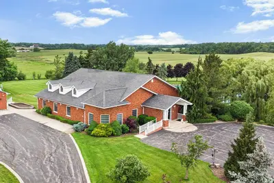 Image de Calm and Rustic Countryside Cottage/Farmhouse Retreat for Groups – Sleeps 13