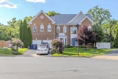 Image de Cozy 2bd-ba Private Above Ground First Floor Suite