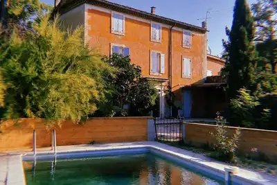 Image de « Maison Les Barbiers », maison provençale, dans un hameau au cœur du Luberon.