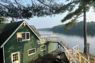 Image de Waterfront Charming Muskoka Cottage