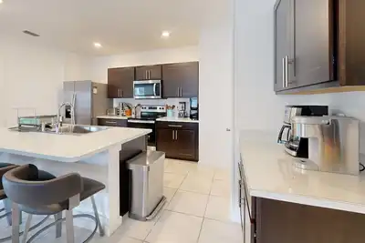 Image de Modern Coastal Retreat Near Beaches & Trails