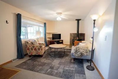 Image de 4-Bedroom Home with Fenced Backyard