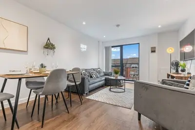 Central - Balcony - Sleeps 6