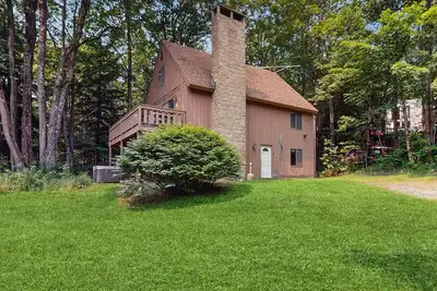 Image de Cozy upper unit duplex, close to Mt Snow w/ balcony, bbq, fireplace, kitchen