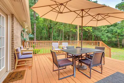 Image de 2 Mi to Bay + Beaches: Home w/ Gazebo in Daphne