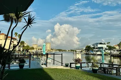 Image de Snowbird Paradise! -Newly remodeled 2 bedroom condo with spectacular water views