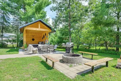 Image de Private Hot Tub, Deck! Group Getaway in Friendship