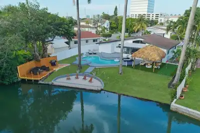 Image de Waterfront House  Arcades, Tiki & Firepit, Golf
