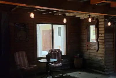 Image de Large, well-equipped cabin, strategic location