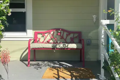 Image de Peaceful, Bright & Perfectly Located in the Heart of Fairfax