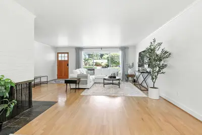 Image de Quiet & Updated Vancouver Getaway • Family & Pet Friendly. Ac & Wifi