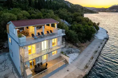 Image de Belle maison à Rogotin avec vue sur le port