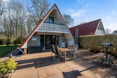 Image de Lovely Home with fireplace.