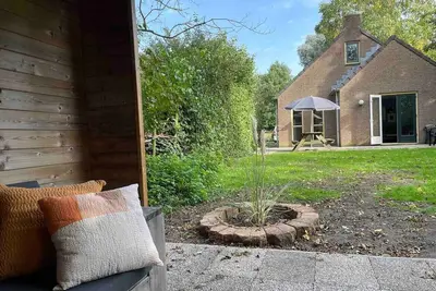 Image de Zonnige luxe bungalow met grote tuin