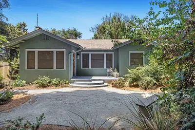 Image de Iconic Old Fig Home - Amazing Yard w/Bbq & Firepit