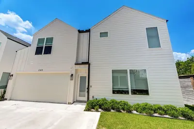 Image de Heart of H-Town Cozy Luxe: Ev charging, 2 Car garage