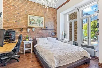 Image de 6 Bedroom Renovated Old Montreal
