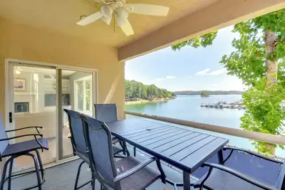 Image de Clemson Game Retreat: Lakefront Keowee Key Condo