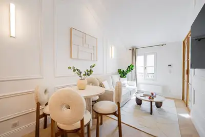 Image de 9 New suite 4 personnes- Saint Germain Notre-Dame