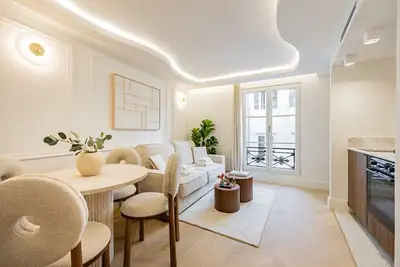 Image de 8. New suite 4 personnes- Saint Germain Notre-Dame
