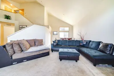 Image de Walk to Hiking Trails: Renton Home w/ Fenced Yard!