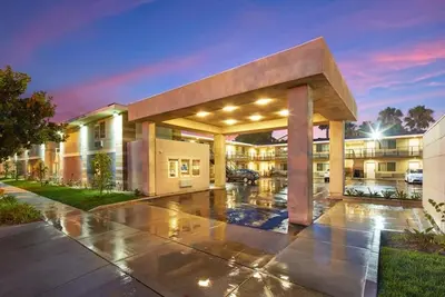 Image de Disneyland Adventure Awaits! 4 Unit Stay w/ Outdoor Pool & Disney Attractions