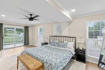 Image de 5br, 3bath Lakefront Retreat w/dock and grill