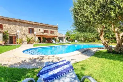 Image de Villa à Búger avec cour privée