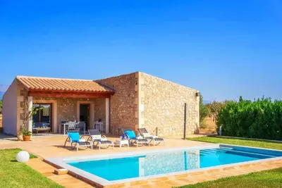 Image de Villa de campagne à Búger avec piscine