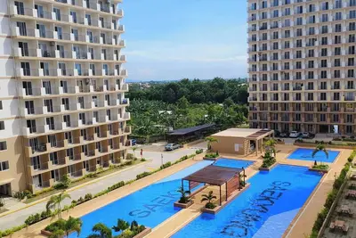 Image de Studio avec vue sur la piscine, la montagne et la ville, aéroport de Mactan