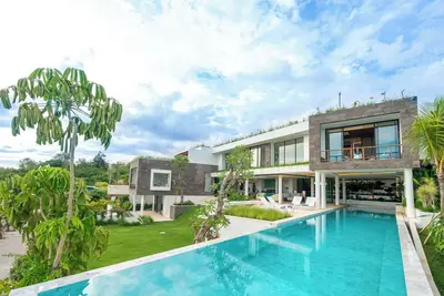 Image de Spf100\n\nSun Paradise Found\nCliff Villa with Ocean Views, Infinity Pool & Cinema