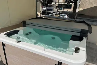 Image de *Résidence Le Théâtre* Le Noir, Spa, plein centre