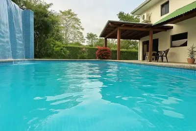 Image de Sleep 6-3 bedrooms-1. 5 bathrooms-private pool-5 min drive to beach-paved road-easy access