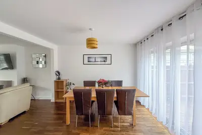 Image de 4Bed Contractor Ready & Family Retreat -Private Parking plus Garden