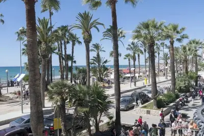 Batlló : Face à la plage de Ribera, au centre de Sitges