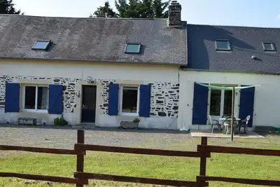 Image de Fermette au calme avec un grand jardin arboré, 10mn de la mer et de Granville