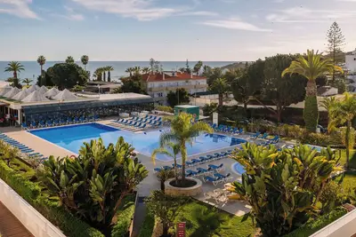 Image de Beach Access to Praia da Oura! Complimentary Parking, Pool! Coastal Gem!