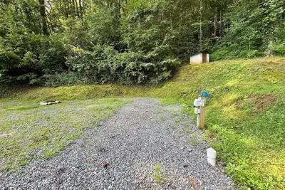 Image de Site 2 – 50 Amp, Water, Sewer & Fire Ring