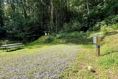 Image de The Cove Site 3- 50 Amp, Full Hookup, Picnic Table