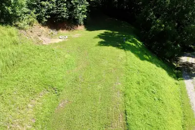 Image de Site 4 – 50 Amp & Water, Tent Lot, Fire Ring