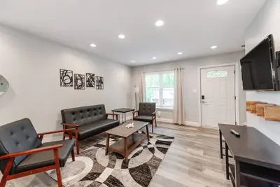 Image de Tranquil townhome with Ac in NoDa Charlotte